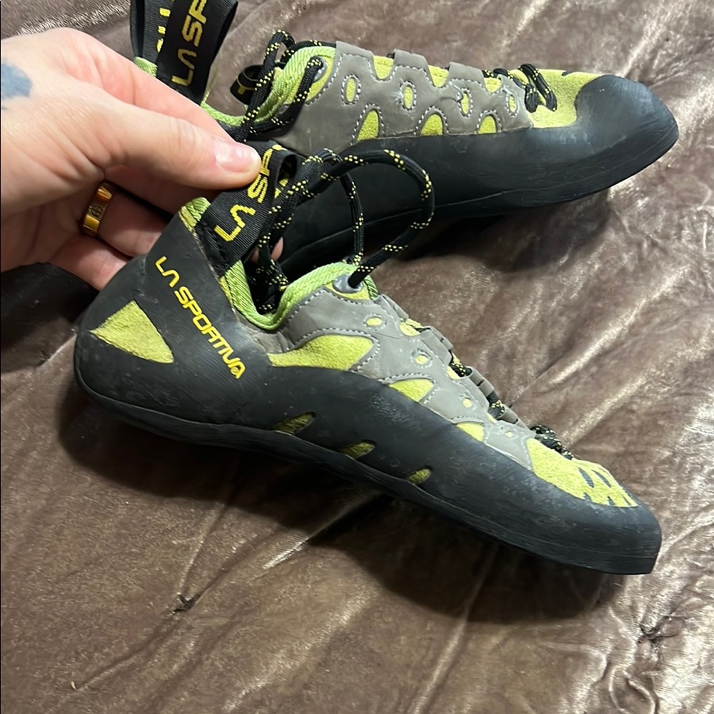 La Sportiva Kids Climbing Shoes - Black and Green - Picture 2 of 3